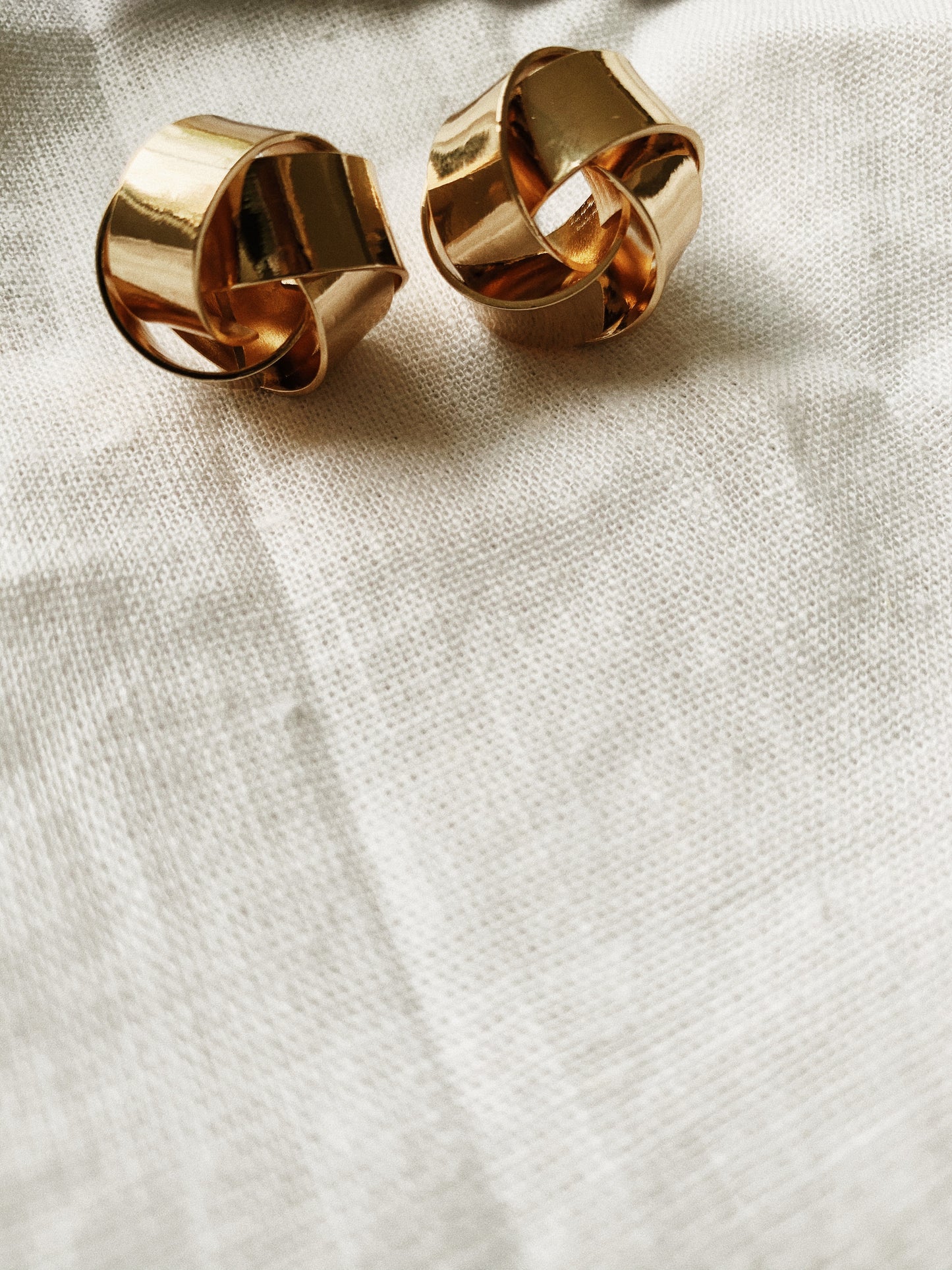 Modern World Round Gold Stud Earrings | By: Life in the sun store