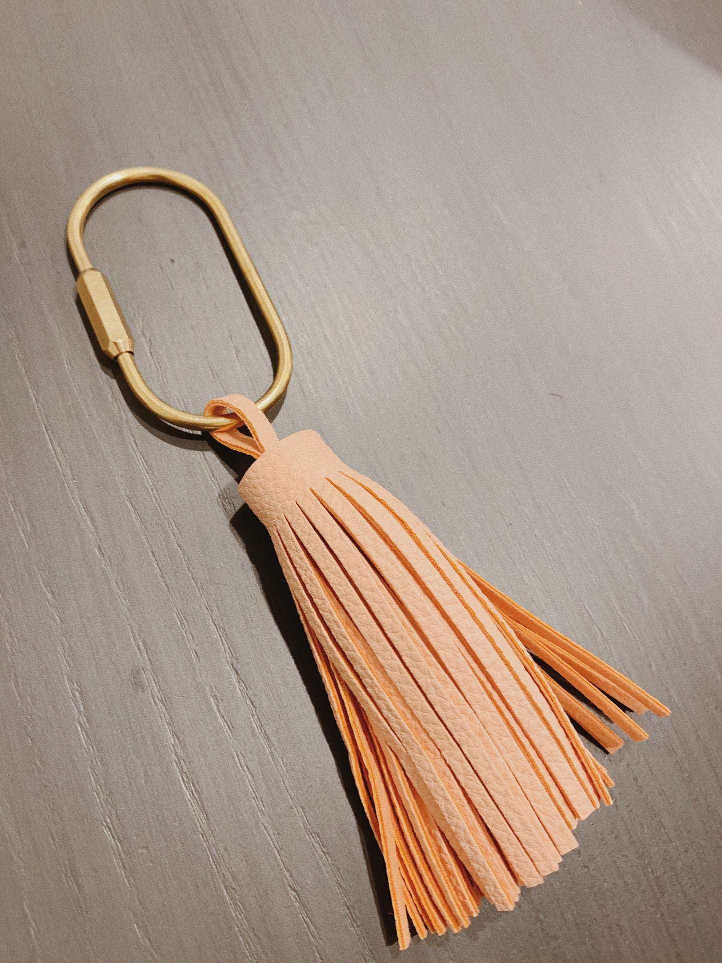 METAL + TASSEL KEY HOLDER BLUSH