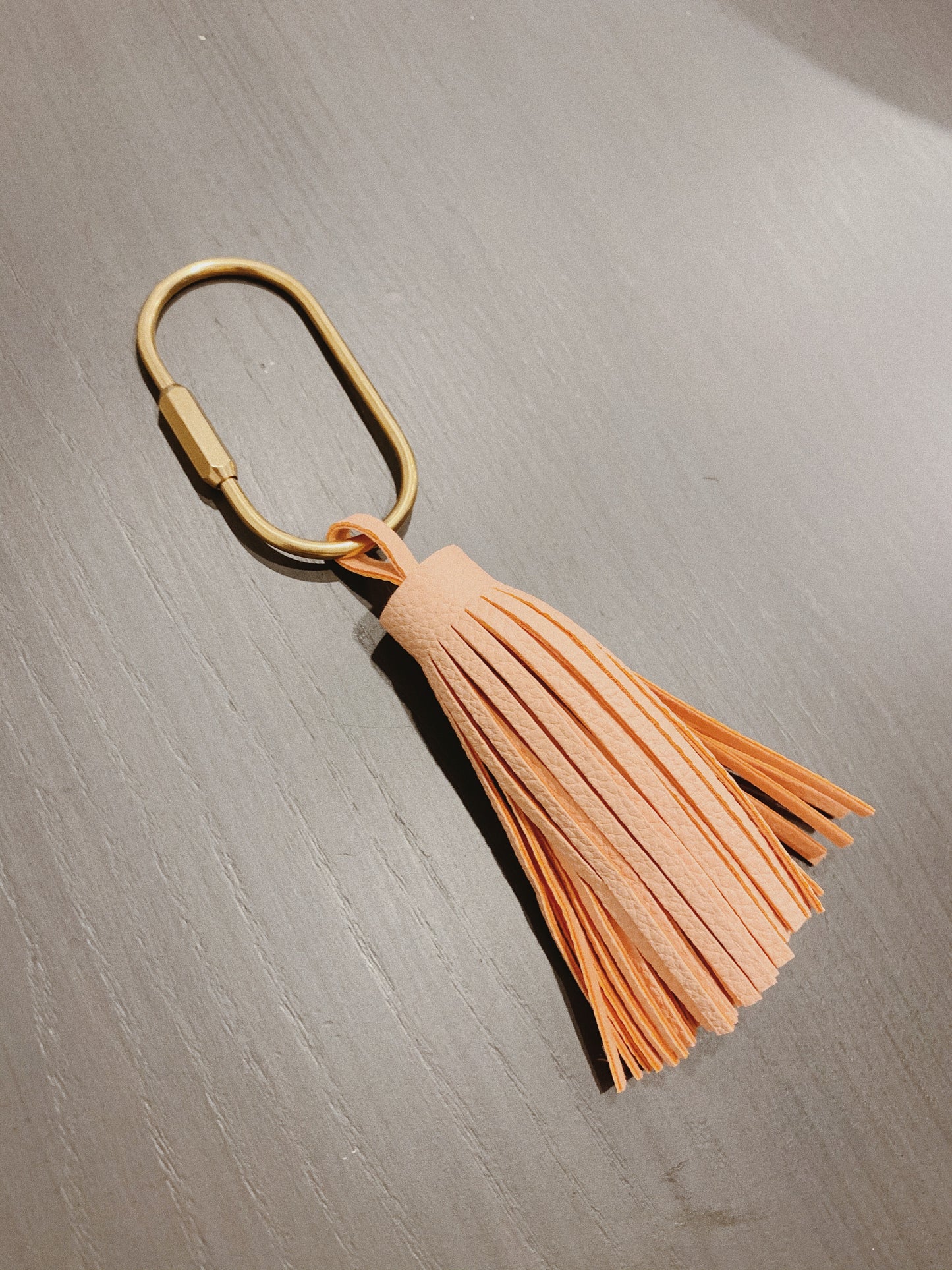 METAL + TASSEL KEY HOLDER BLUSH
