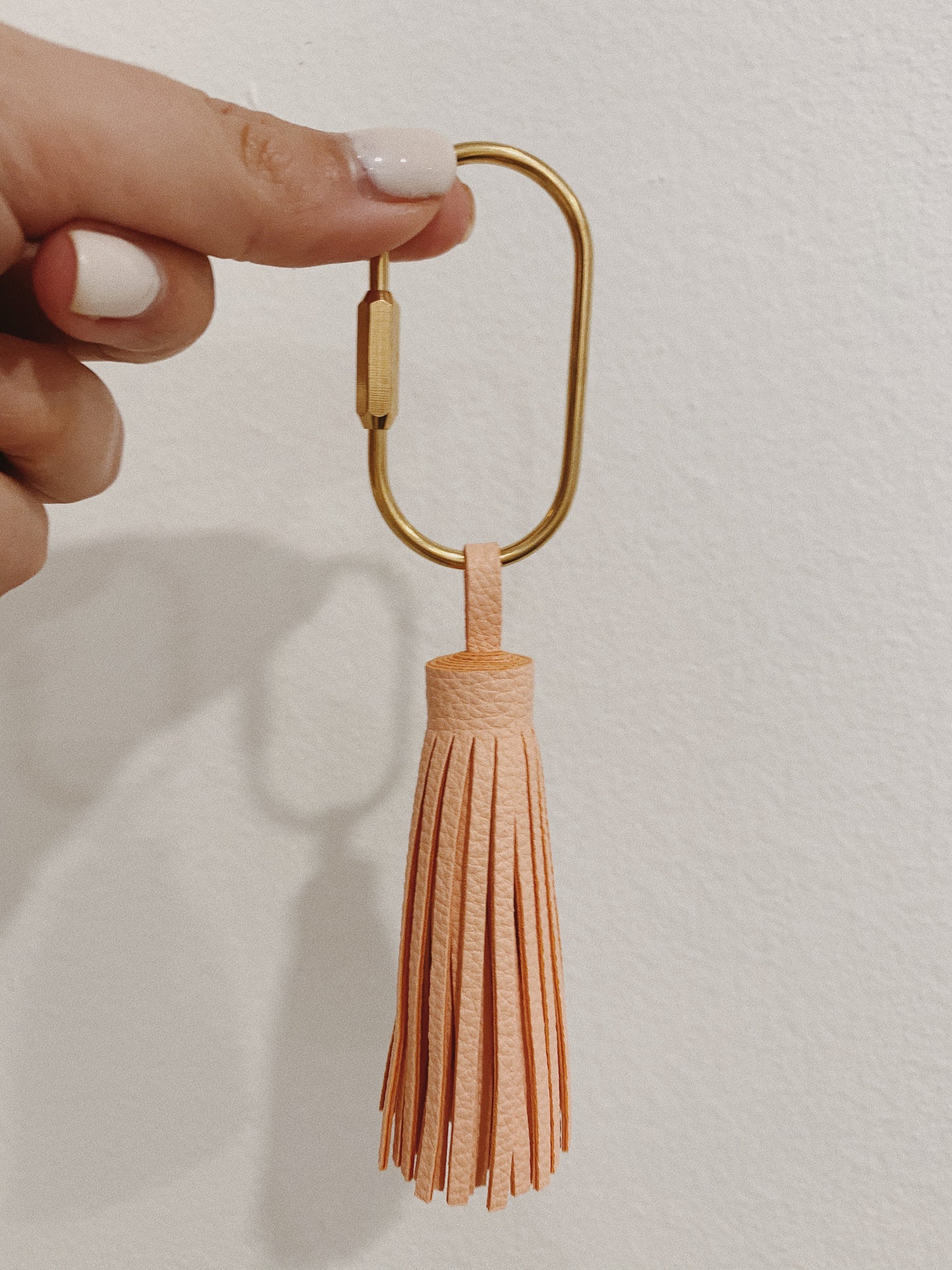 METAL + TASSEL KEY HOLDER BLUSH