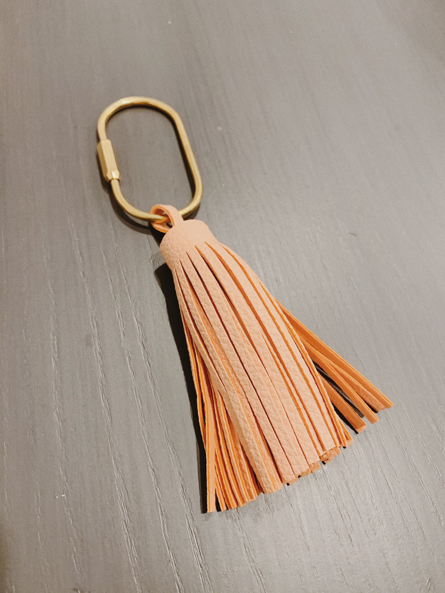 METAL + TASSEL KEY HOLDER BLUSH
