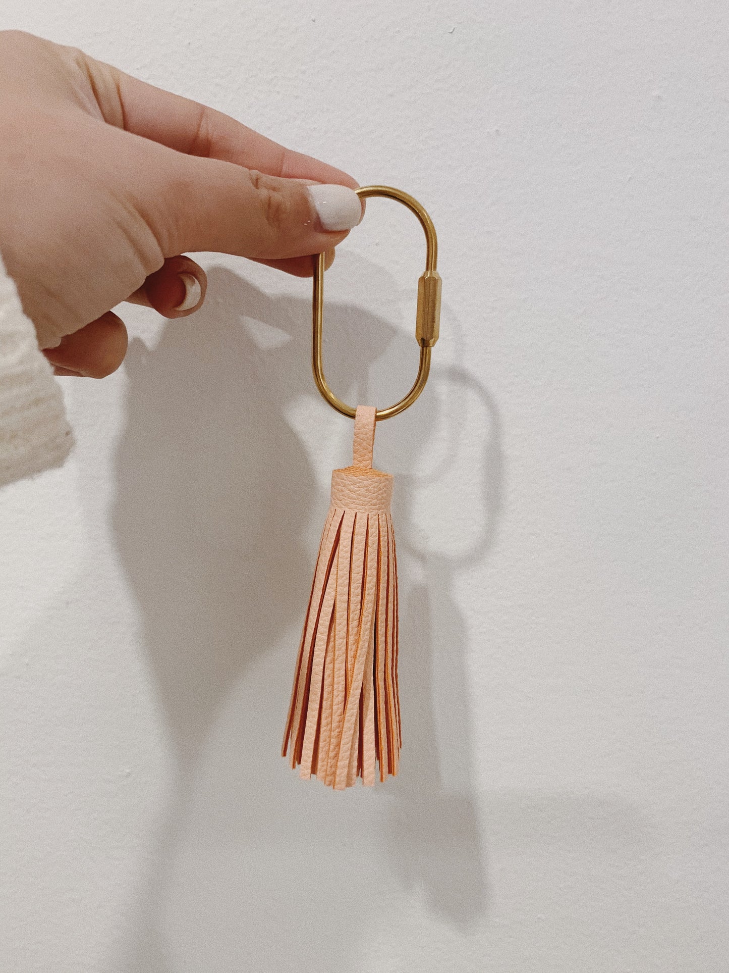 METAL + TASSEL KEY HOLDER BLUSH