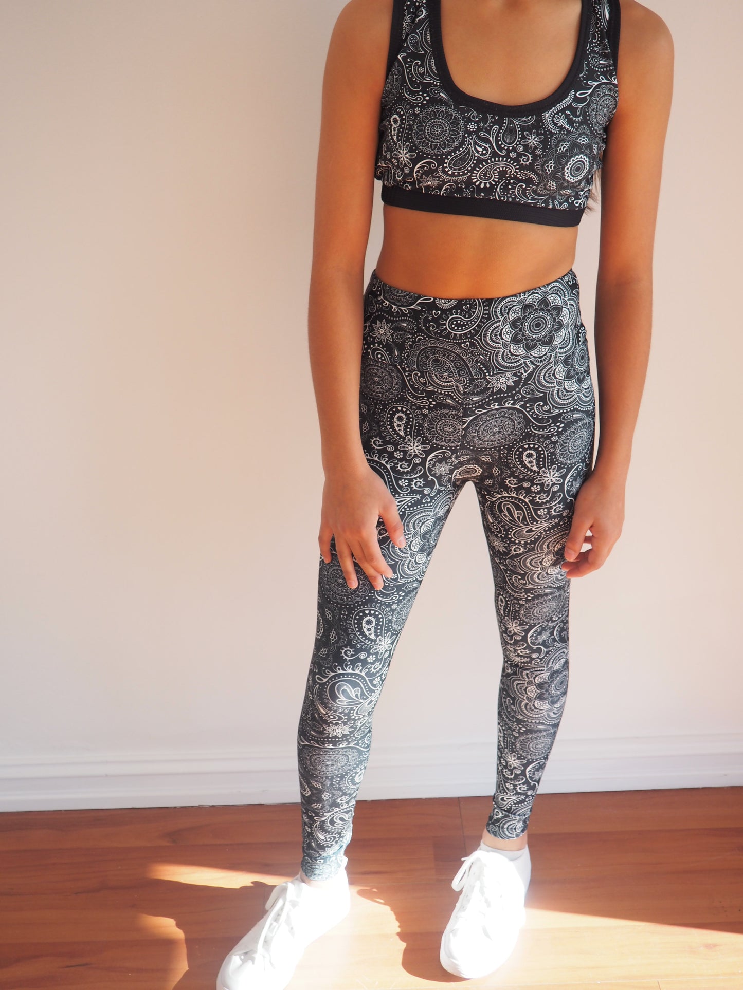 MONOCHROME PAISLEY BLACK AND WHITE PRINT COMPRESSION FULL LENGTH TIGHTS - GERRY CAN