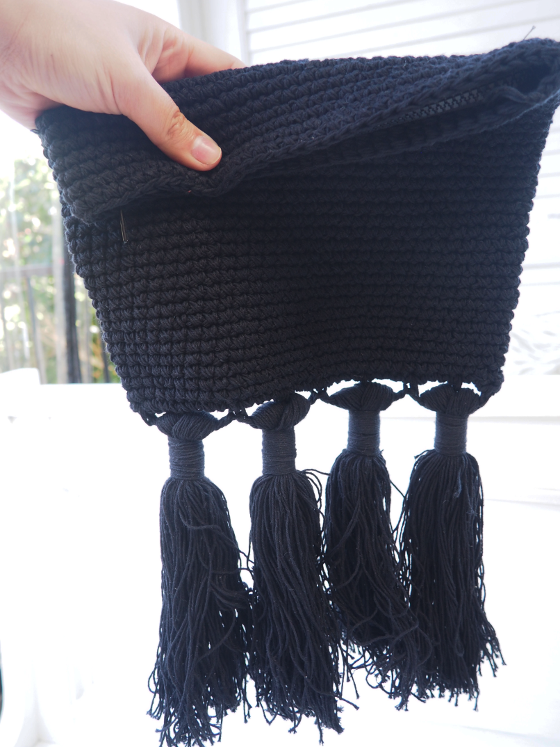 MEGA TASSEL CLUTCH - ORIGINAL MACRAME DESIGN (BLACK)