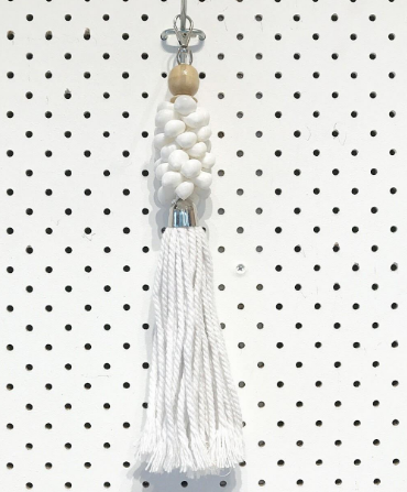 SEASHELL LONG TASSEL KEY RING - WHITE