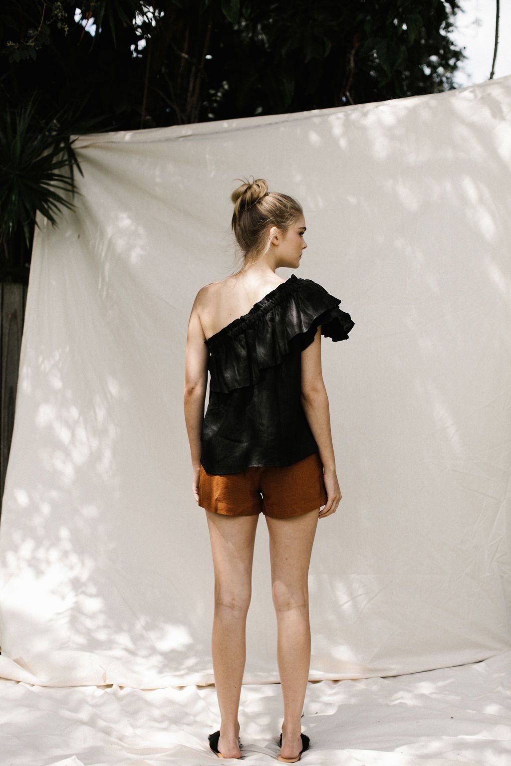 TUSCAN ONE SHOULDER TOP - BLACK