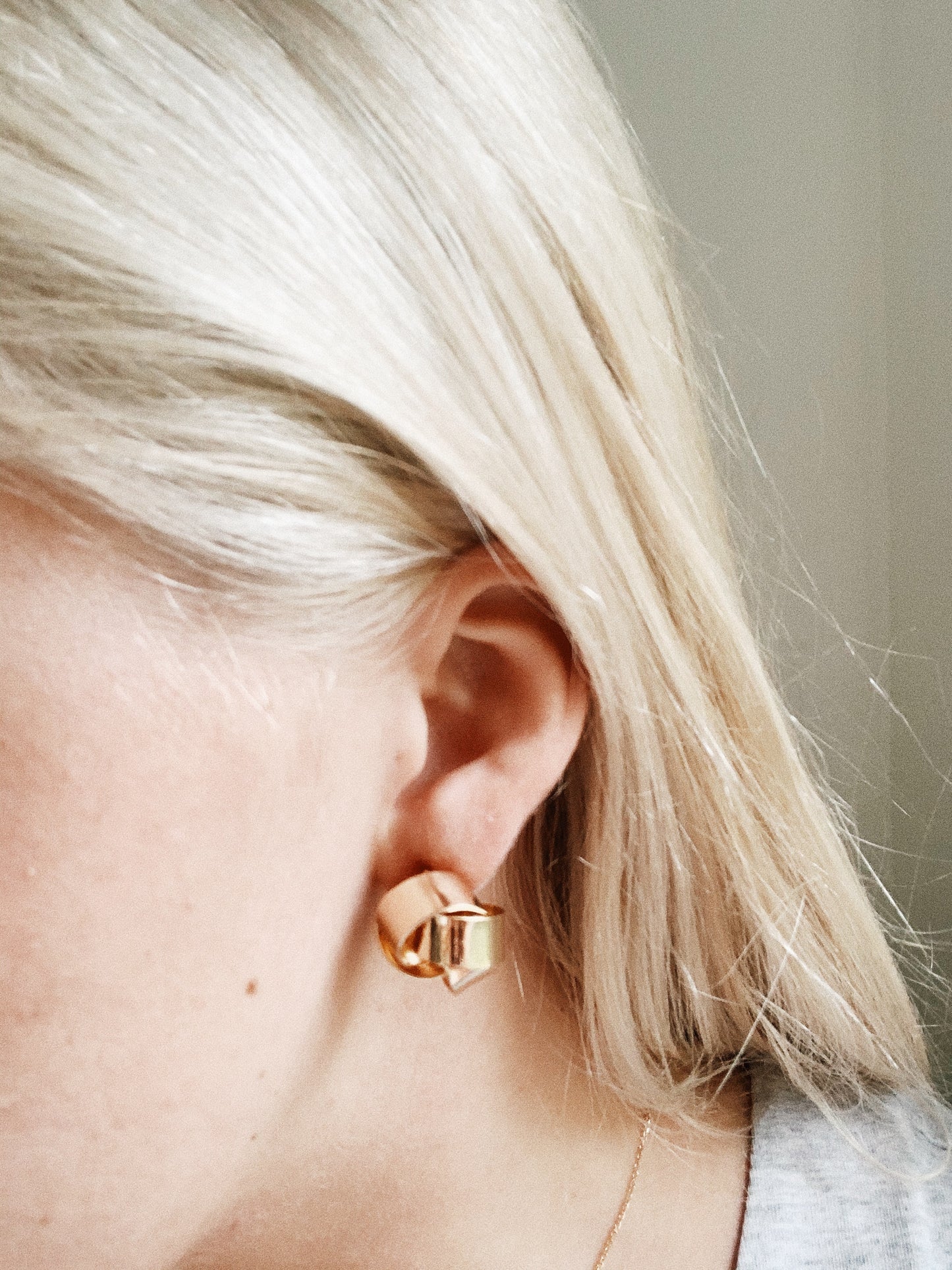 Modern World Round Gold Stud Earrings | By: Life in the sun store