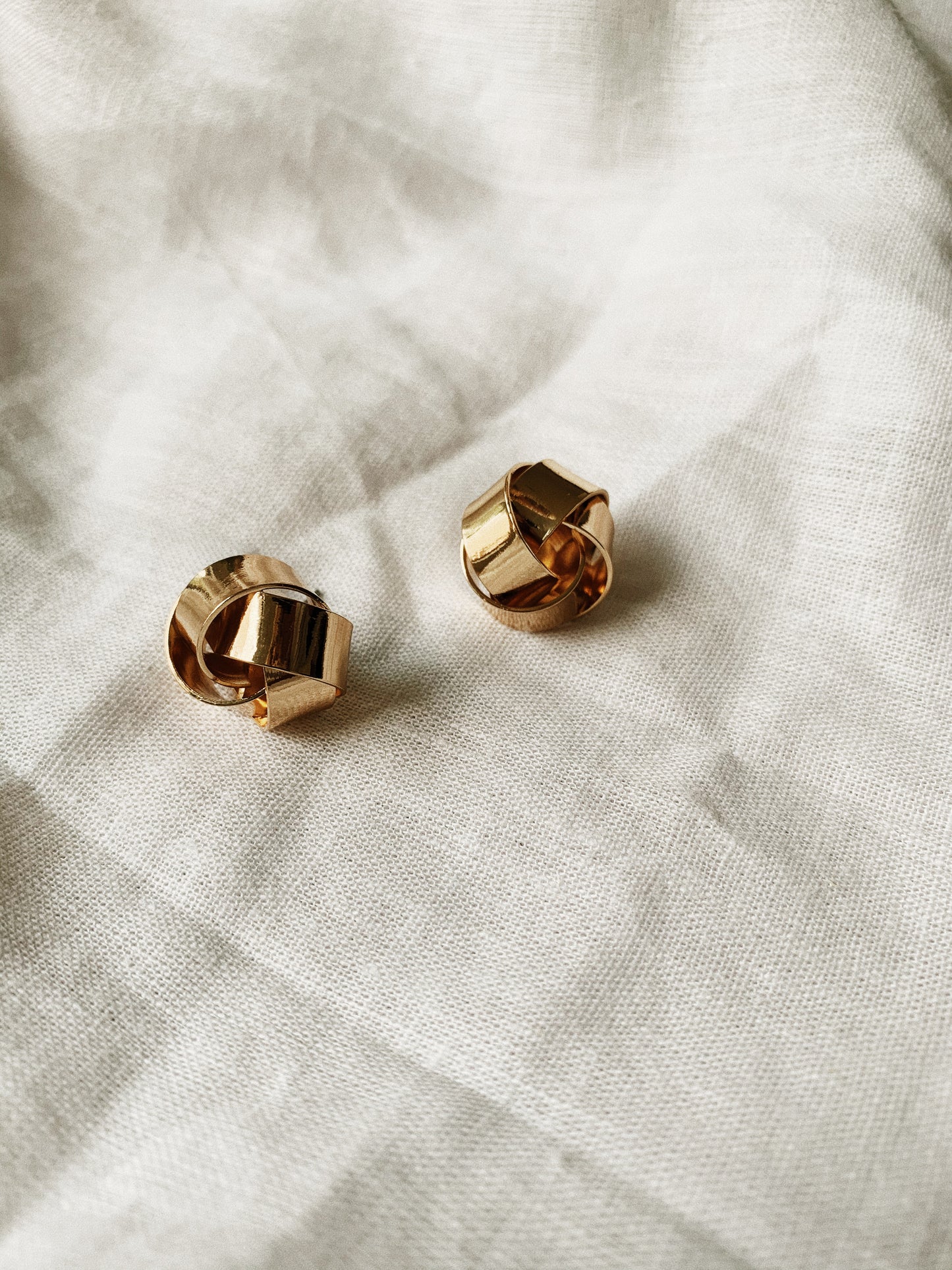 Modern World Round Gold Stud Earrings | By: Life in the sun store