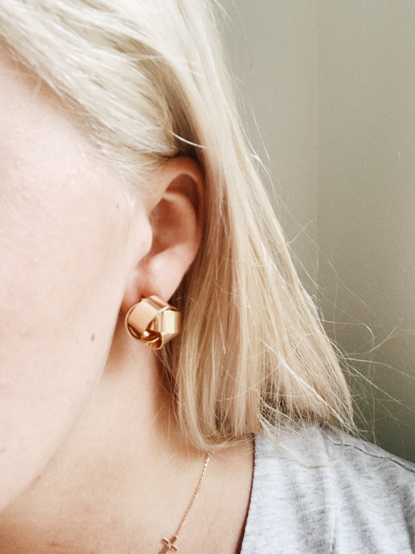 Modern World Round Gold Stud Earrings | By: Life in the sun store