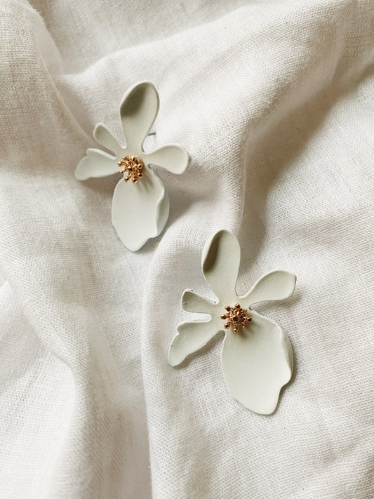 FLORA WHITE Maxi Stud Earrings | By: Life in the sun store