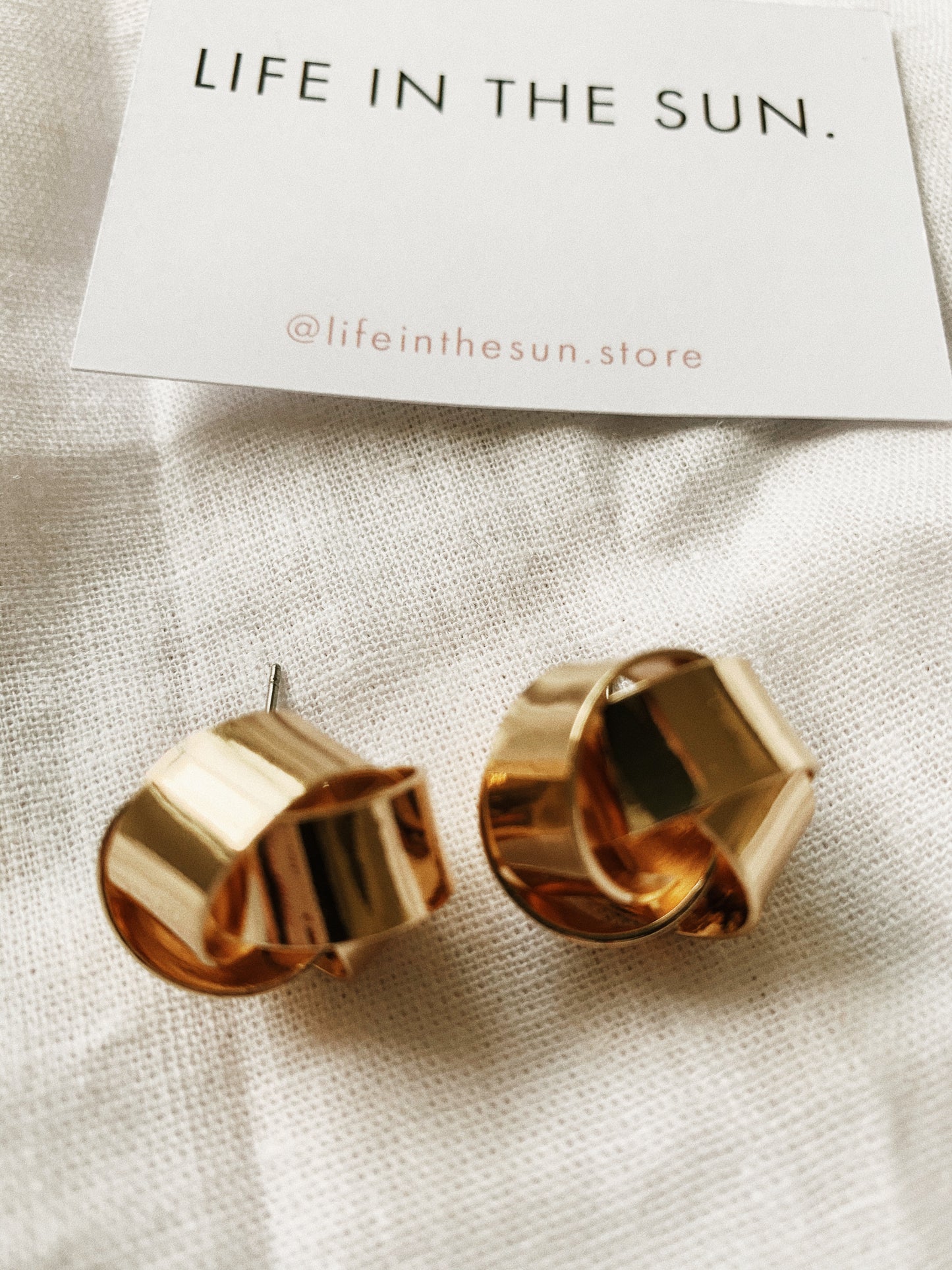 Modern World Round Gold Stud Earrings | By: Life in the sun store