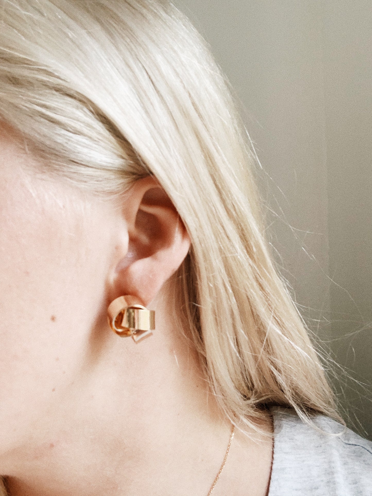 Modern World Round Gold Stud Earrings | By: Life in the sun store
