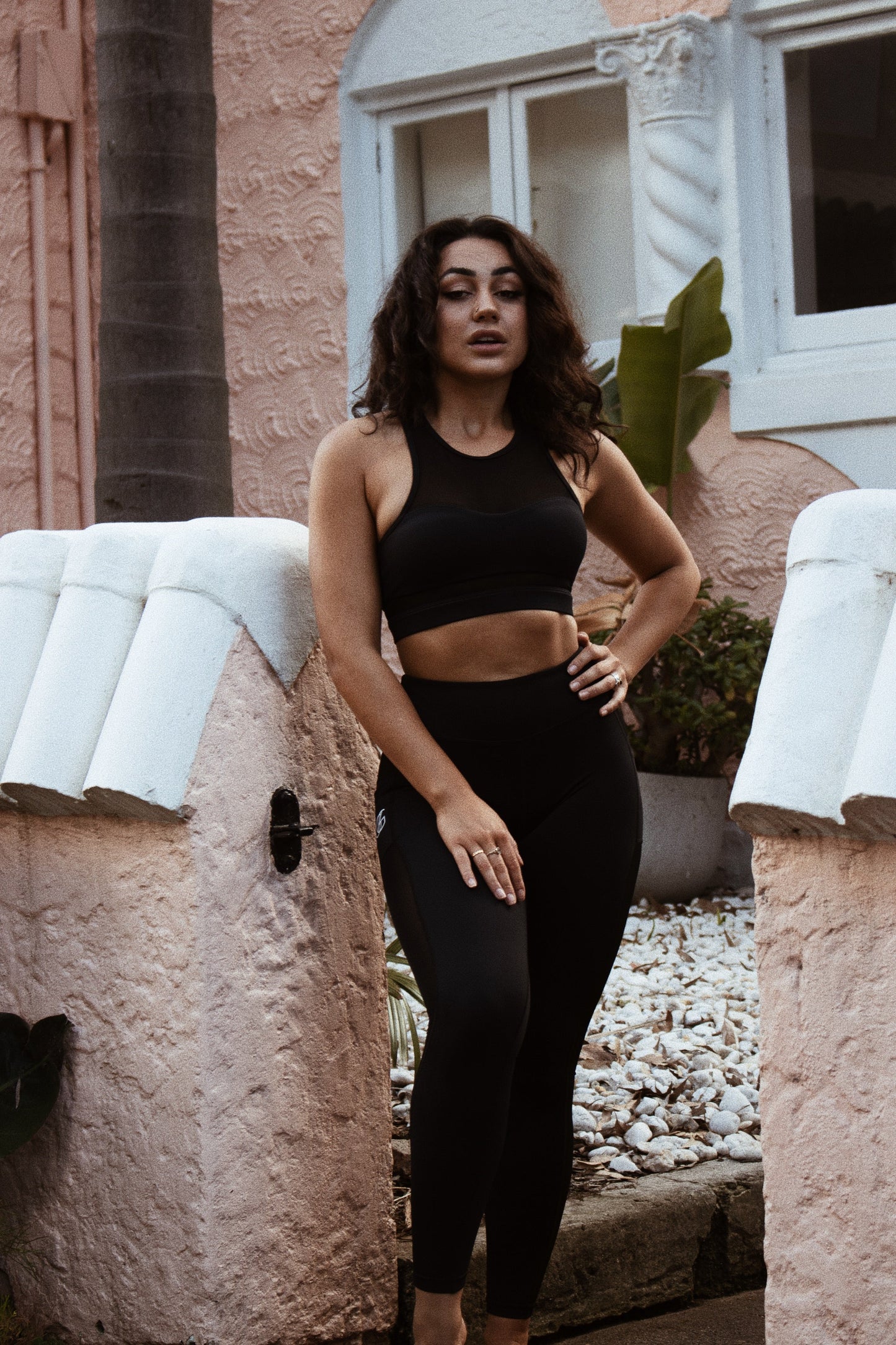 HYBRID MESH CROP // BLACK